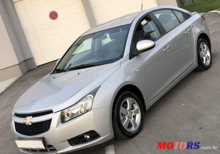 2009' Chevrolet Cruze 1,6 Ls photo #1