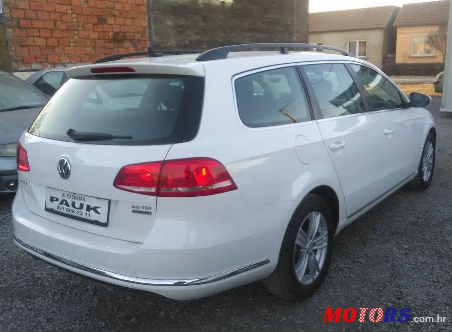 2011' Volkswagen Passat Variant 2,0 Tdi photo #2