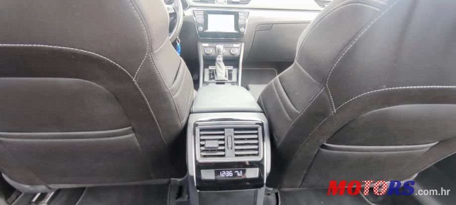 2016' Skoda Superb Combi photo #3