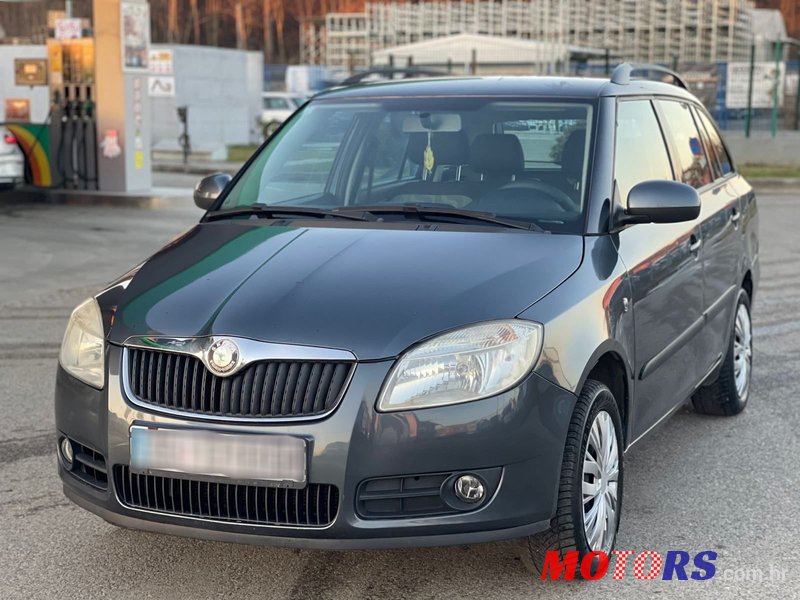 2009' Skoda Fabia Combi photo #3