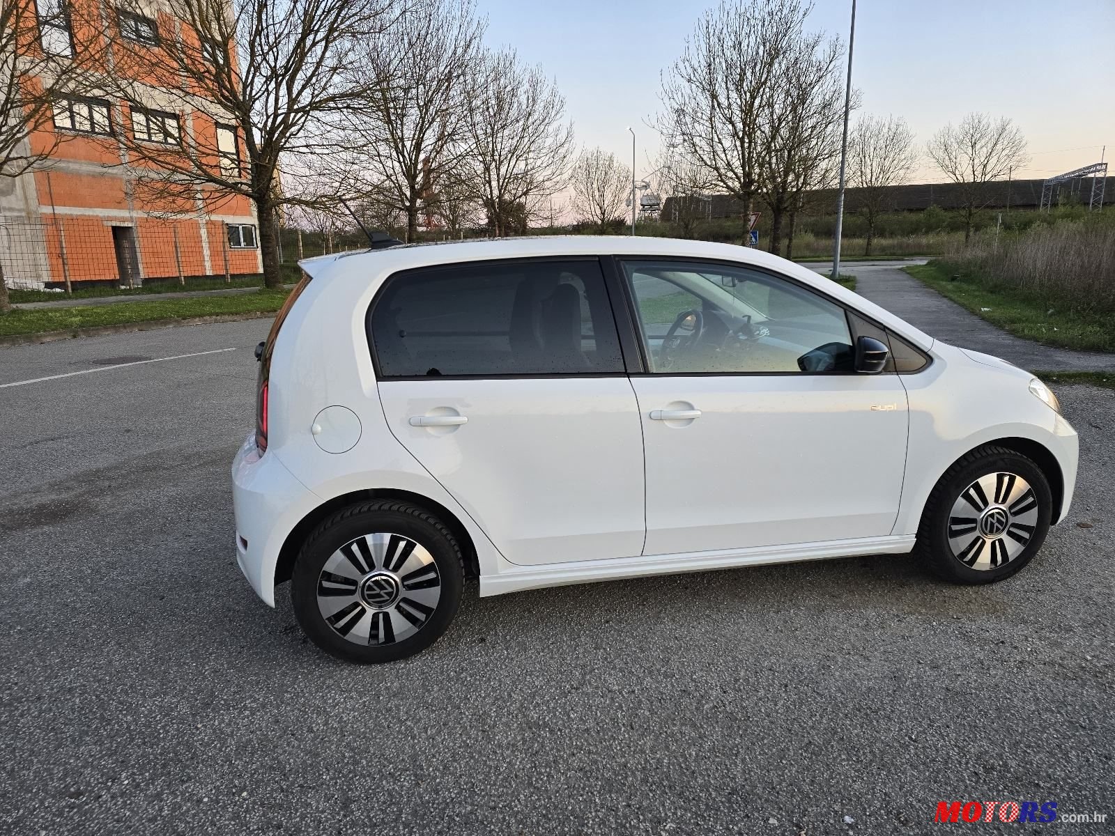 2020' Volkswagen Up! E-Up! photo #4