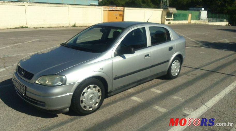 2004' Opel Astra Classic 1.7 Cdti photo #2