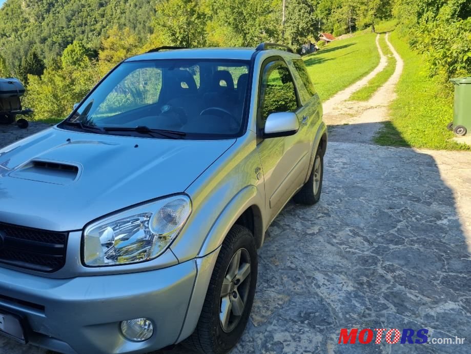 2005' Toyota RAV4 photo #2