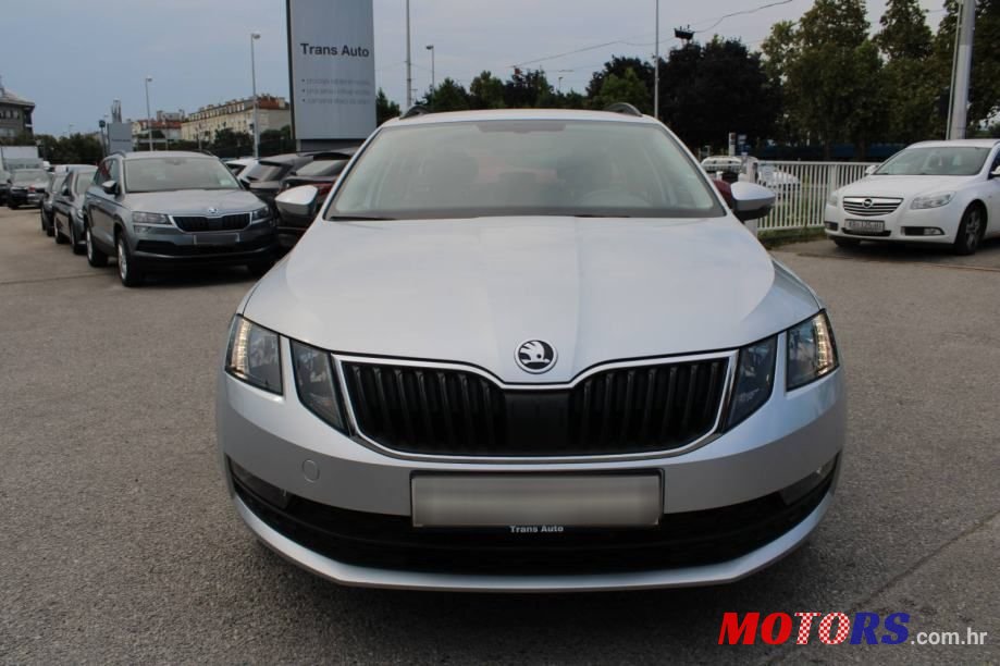 2020' Skoda Octavia Combi photo #2