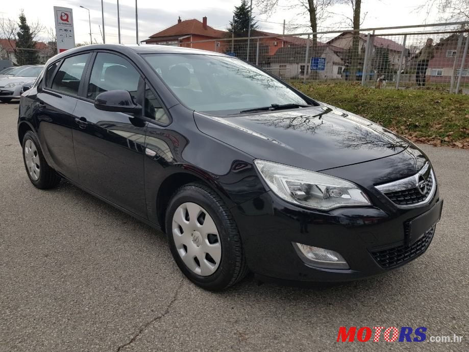 2011' Opel Astra 1,3 Cdti photo #2