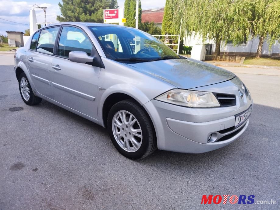 2010' Renault Megane photo #1