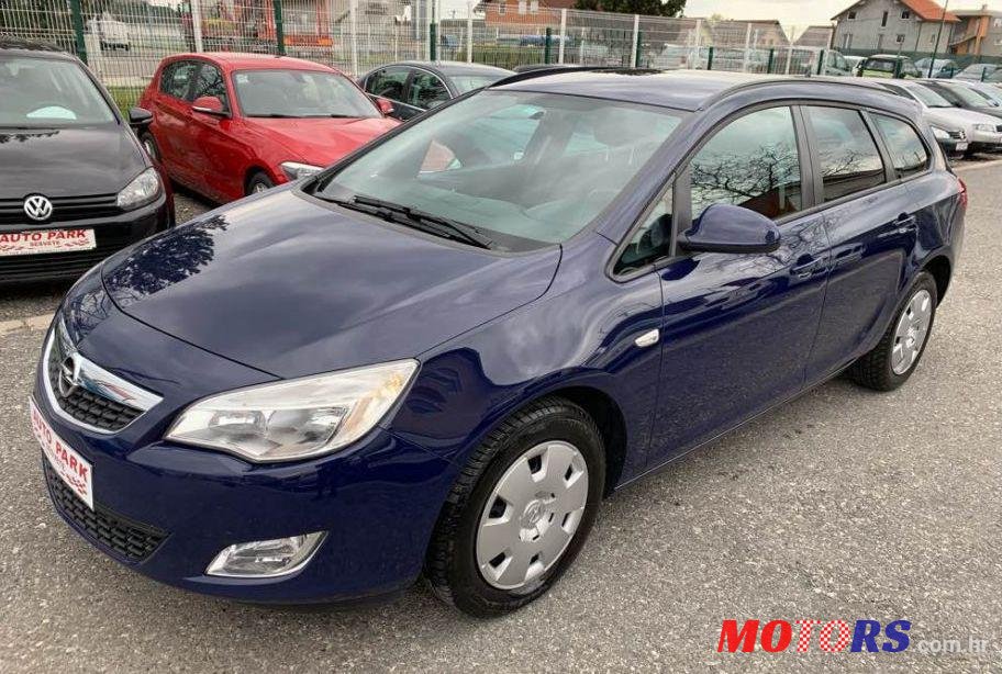 2011' Opel Astra Karavan Sports 1,7 Cdti photo #1