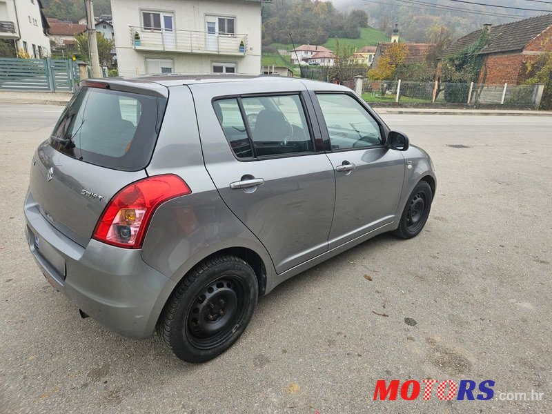 2010' Suzuki Swift 1,3 photo #3