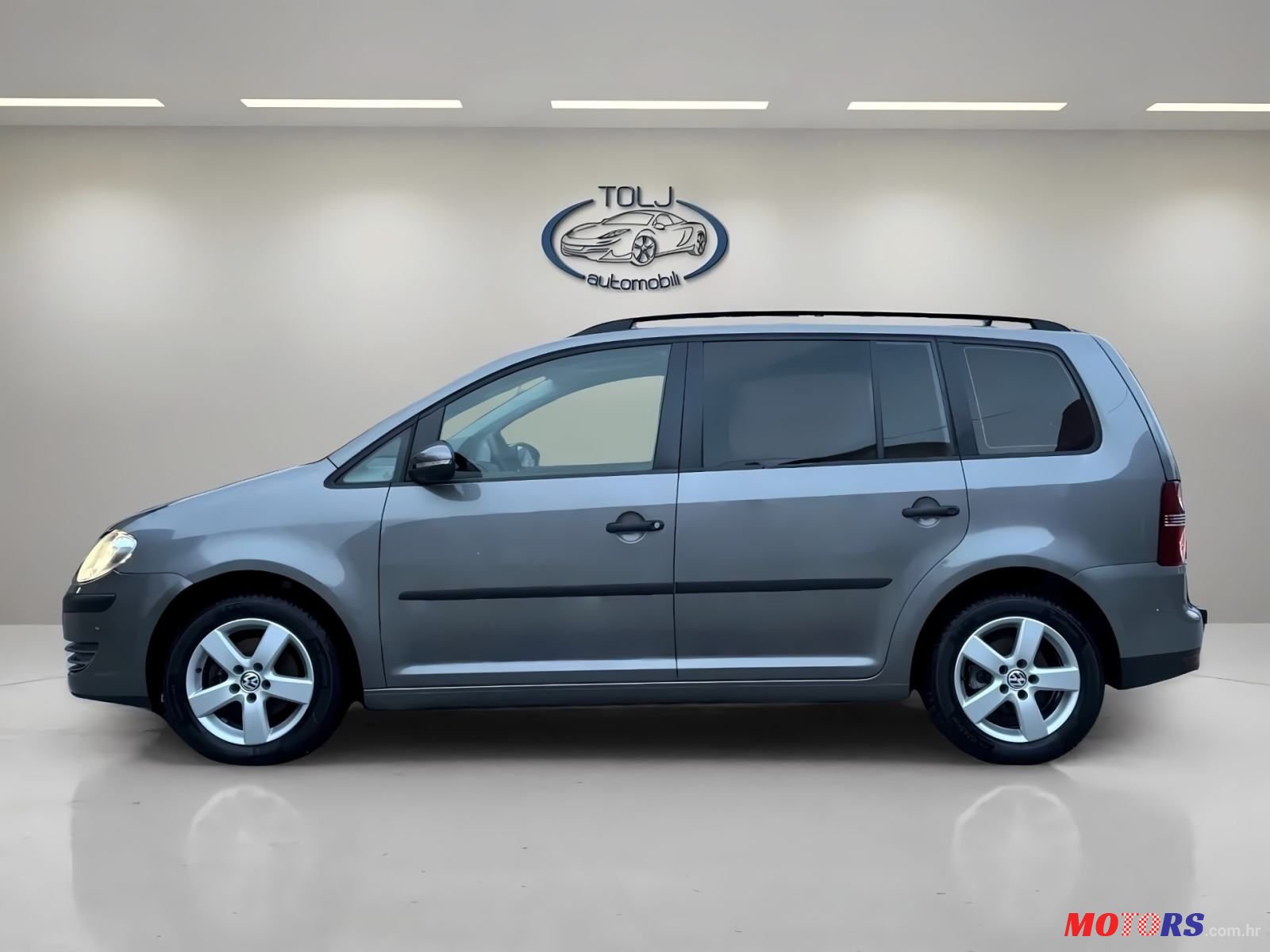 2010' Volkswagen Touran photo #2