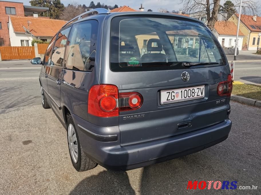 2009' Volkswagen Sharan 2,0 Tdi photo #5