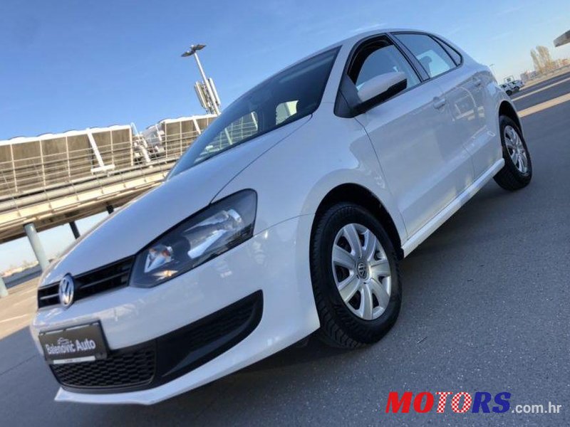 2014' Volkswagen Polo photo #1