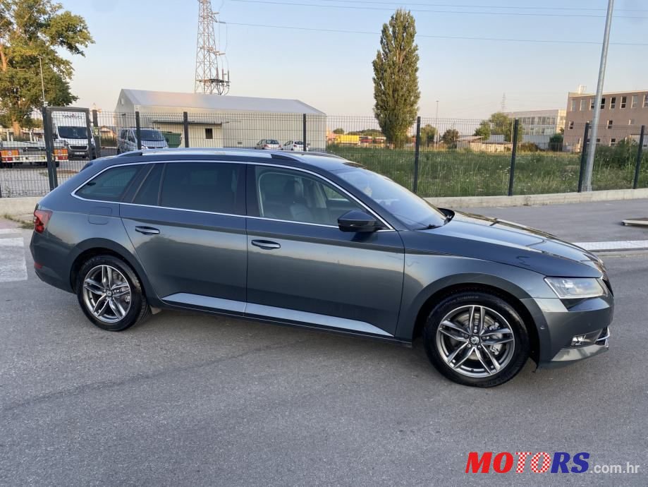 2016' Skoda Superb Combi photo #3