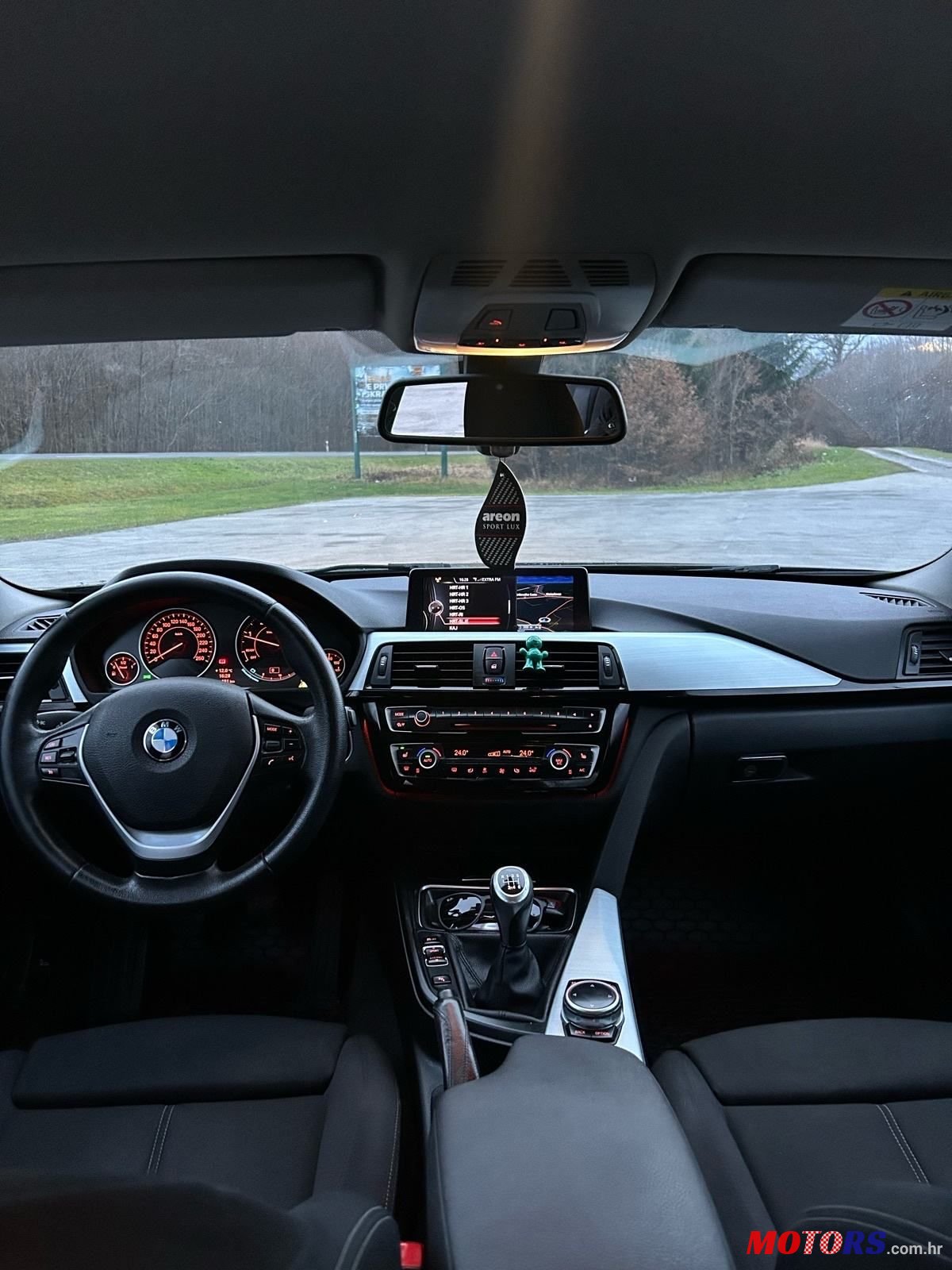 2014' BMW Serija 3 318D photo #1