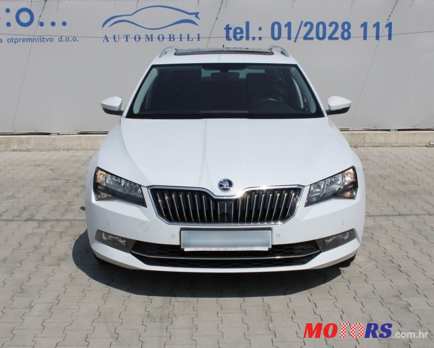 2017' Skoda Superb Combi photo #2