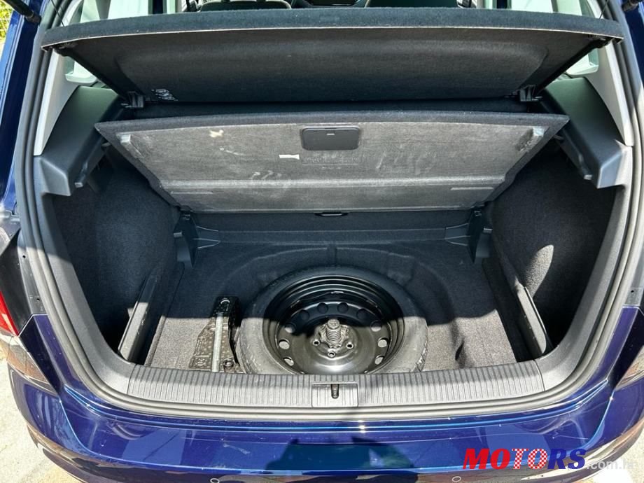 2017' Volkswagen Golf photo #6