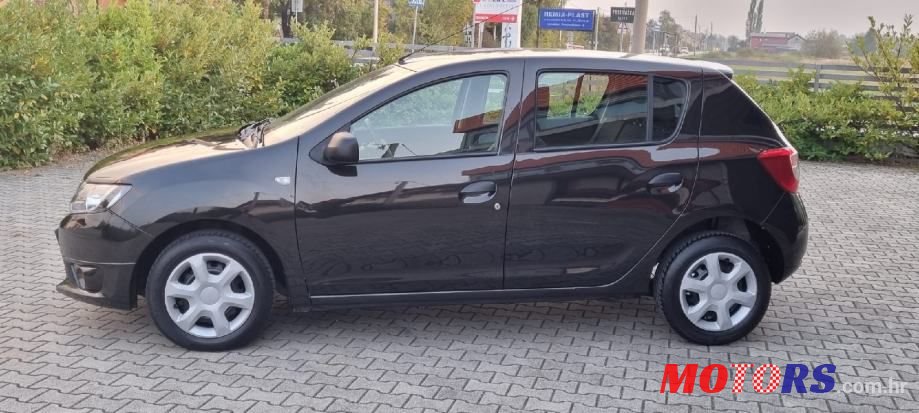 2014' Dacia Sandero photo #2