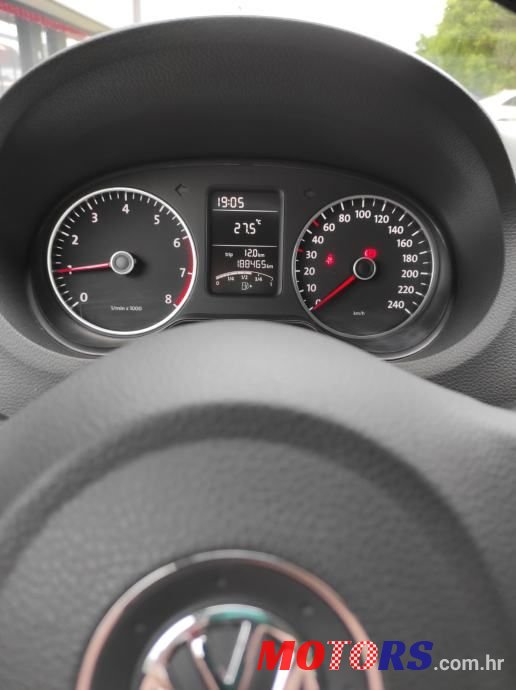 2013' Volkswagen Polo photo #5