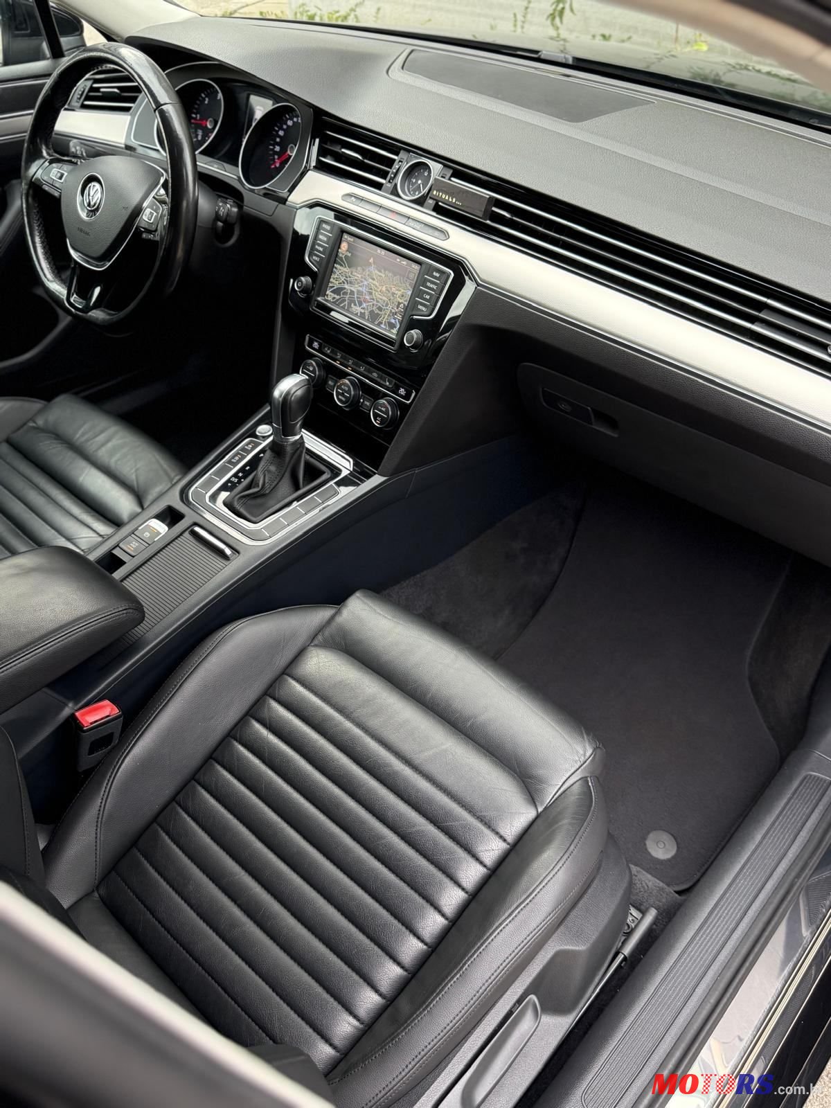 2015' Volkswagen Passat photo #6