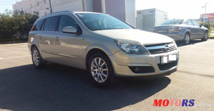 2005' Opel Astra Karavan photo #1