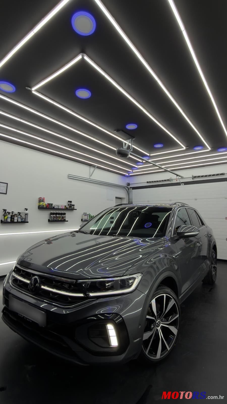 2023' Volkswagen T-Roc 2,0 photo #4