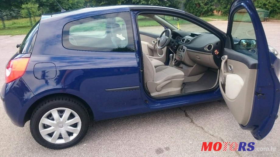 2007' Renault Clio photo #3