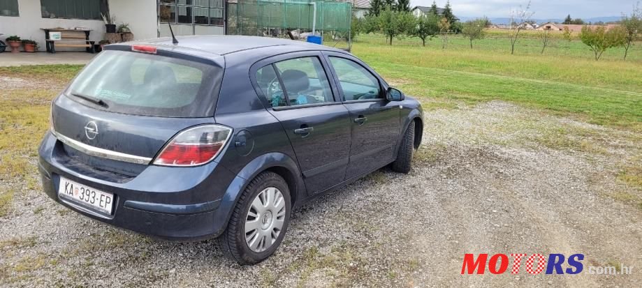 2008' Opel Astra photo #2