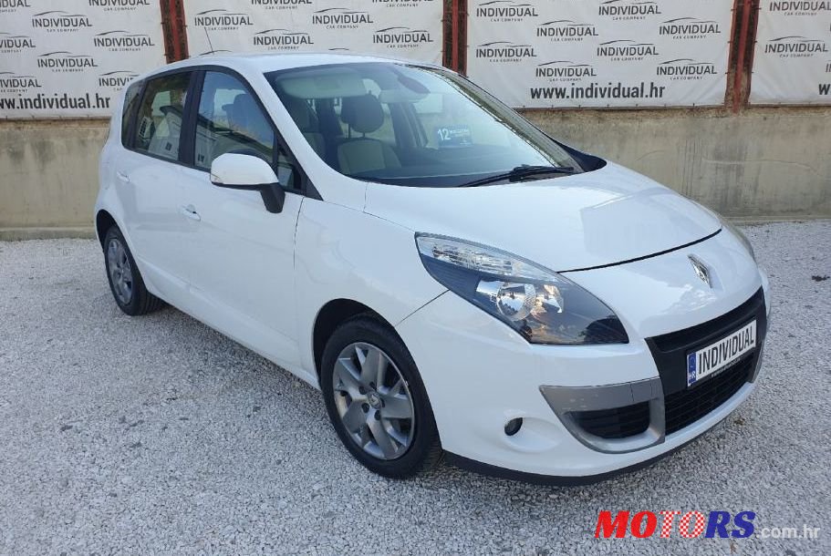 2011' Renault Scenic 1,5 Dci photo #1