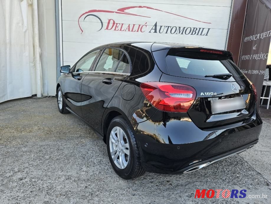 2017' Mercedes-Benz A-Klasa A 180 photo #4