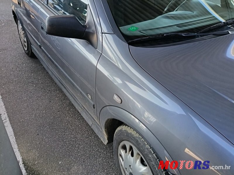 2005' Opel Astra Classic photo #2