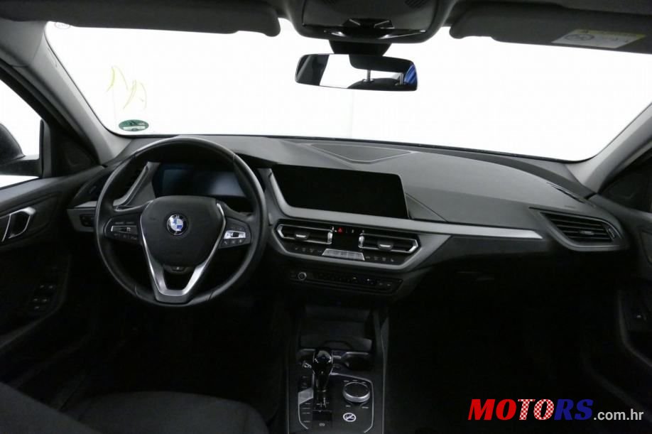 2023' BMW Serija 1 118I photo #5