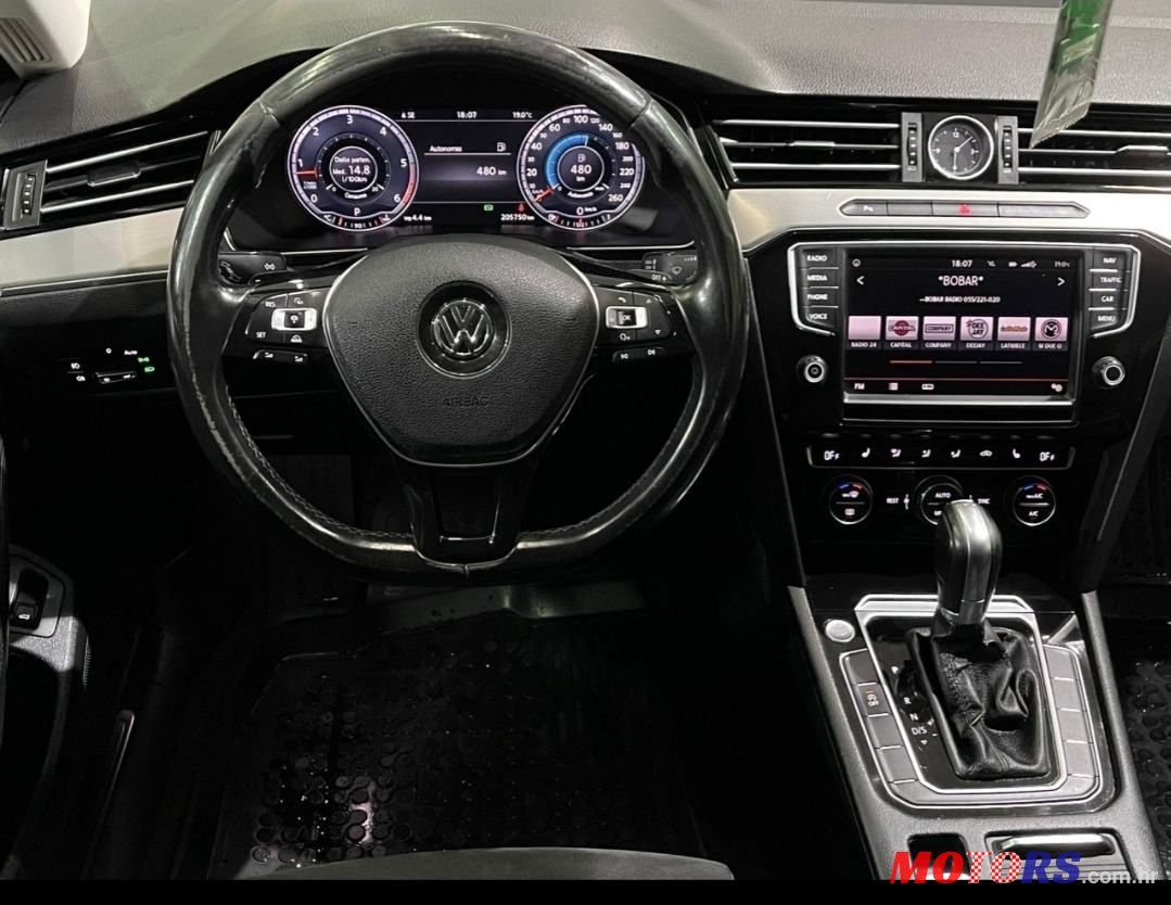 2017' Volkswagen Passat photo #1