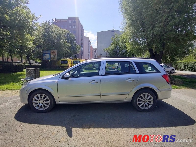 2005' Opel Astra Karavan photo #4