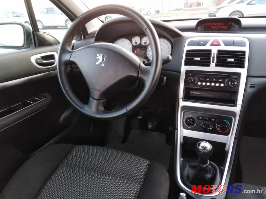 2007' Peugeot 307 Break photo #2