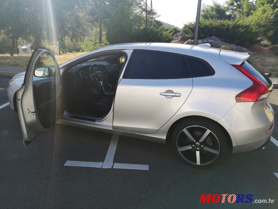 2018' Volvo V40 D3 photo #4