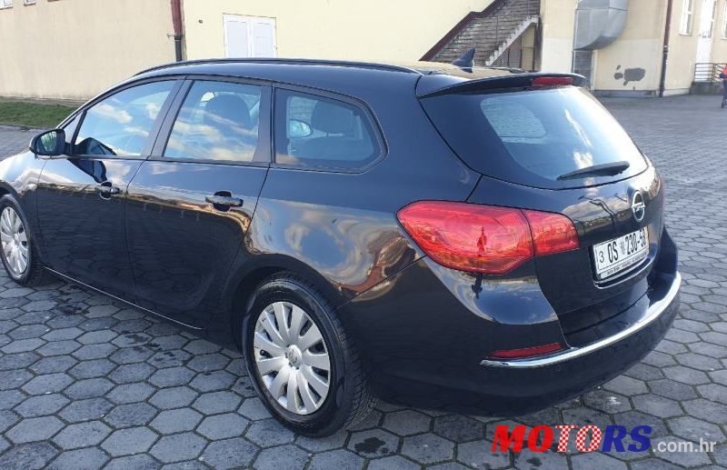 2016' Opel Astra Karavan photo #4