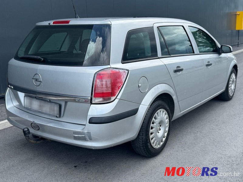 2006' Opel Astra Karavan photo #4