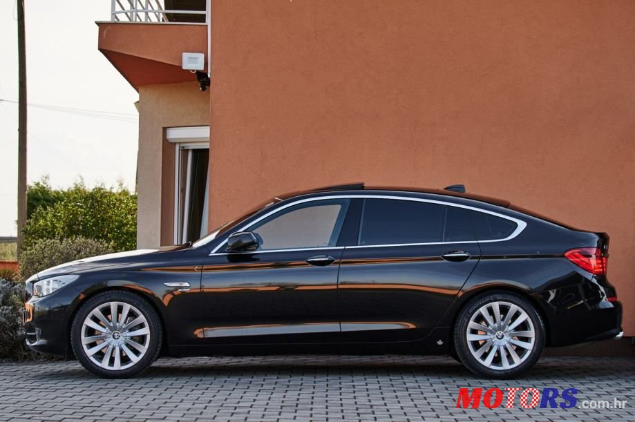 2012' BMW Serija 5 530Xd photo #3