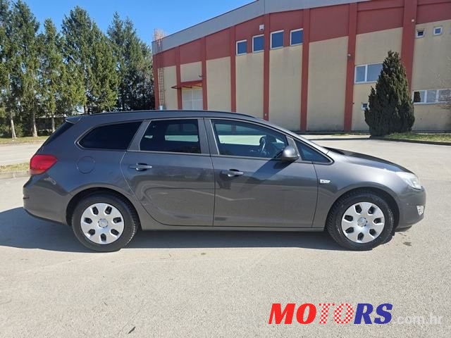 2012' Opel Astra Karavan photo #5