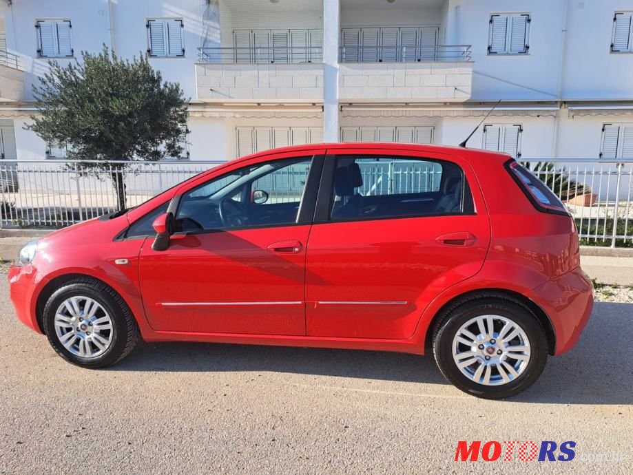 2012' Fiat Punto Evo photo #6