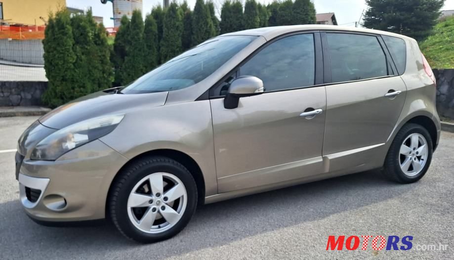 2010' Renault Scenic 1.6 16V photo #3