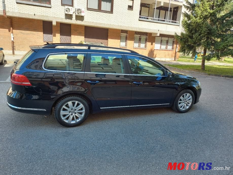 2011' Volkswagen Passat Variant photo #6