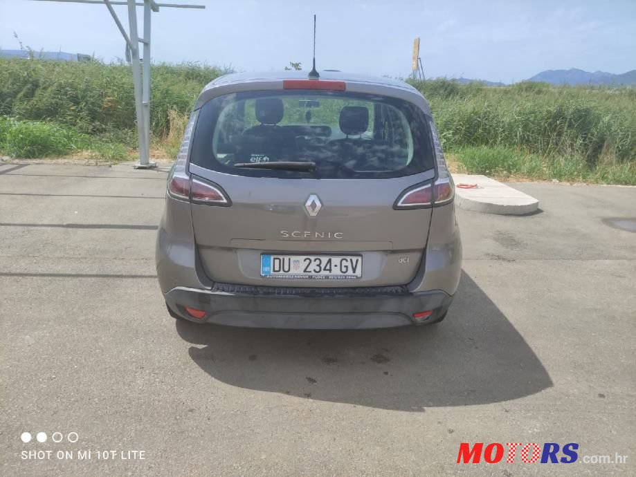 2012' Renault Scenic photo #5