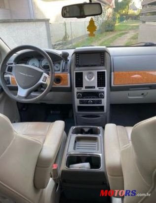 2008' Chrysler Grand Voyager photo #5