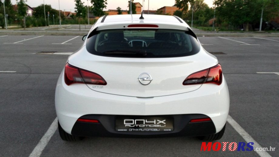 2014' Opel Astra Sport photo #5