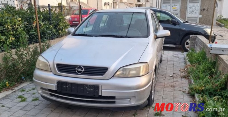 2005' Opel Astra 1.4 16V photo #1