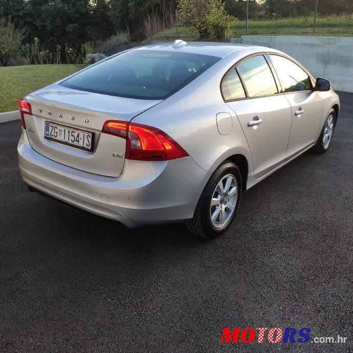 2013' Volvo V40 D2 photo #3