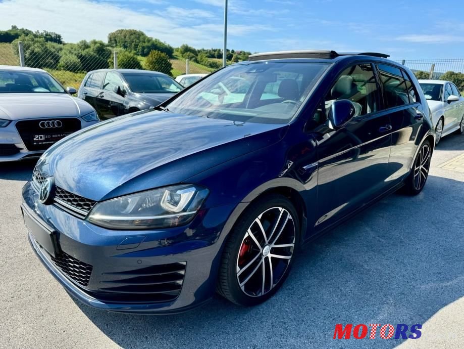 2013' Volkswagen Golf VII photo #2