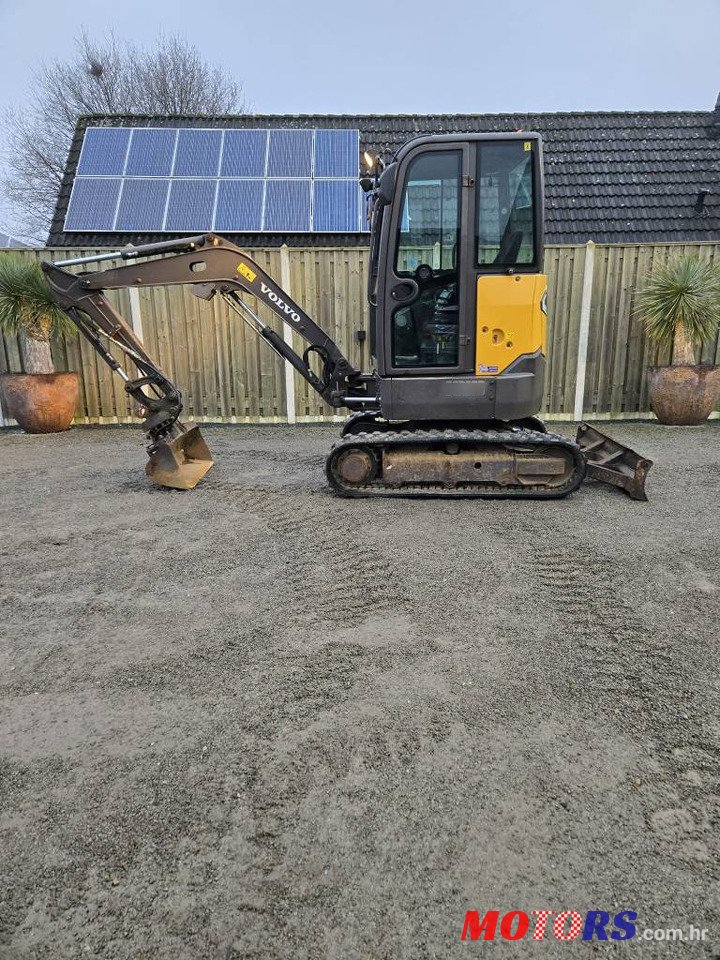 2015' Volvo photo #4