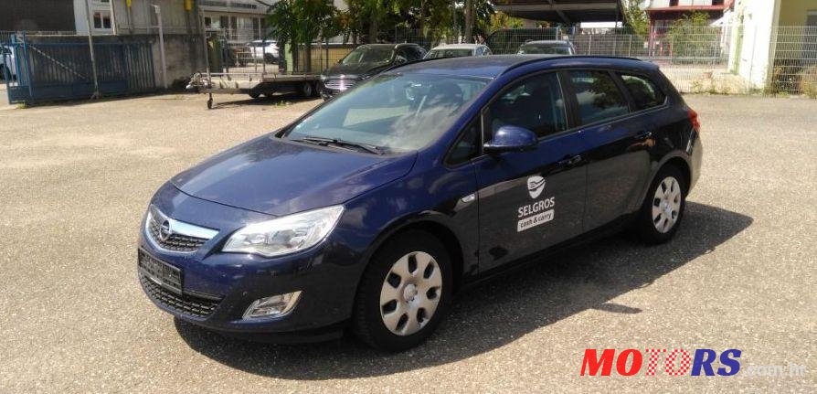 2011' Opel Astra Karavan photo #1