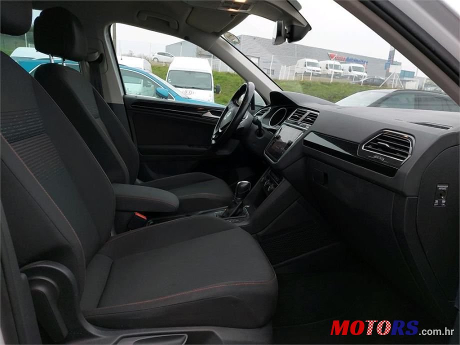 2018' Volkswagen Tiguan photo #5